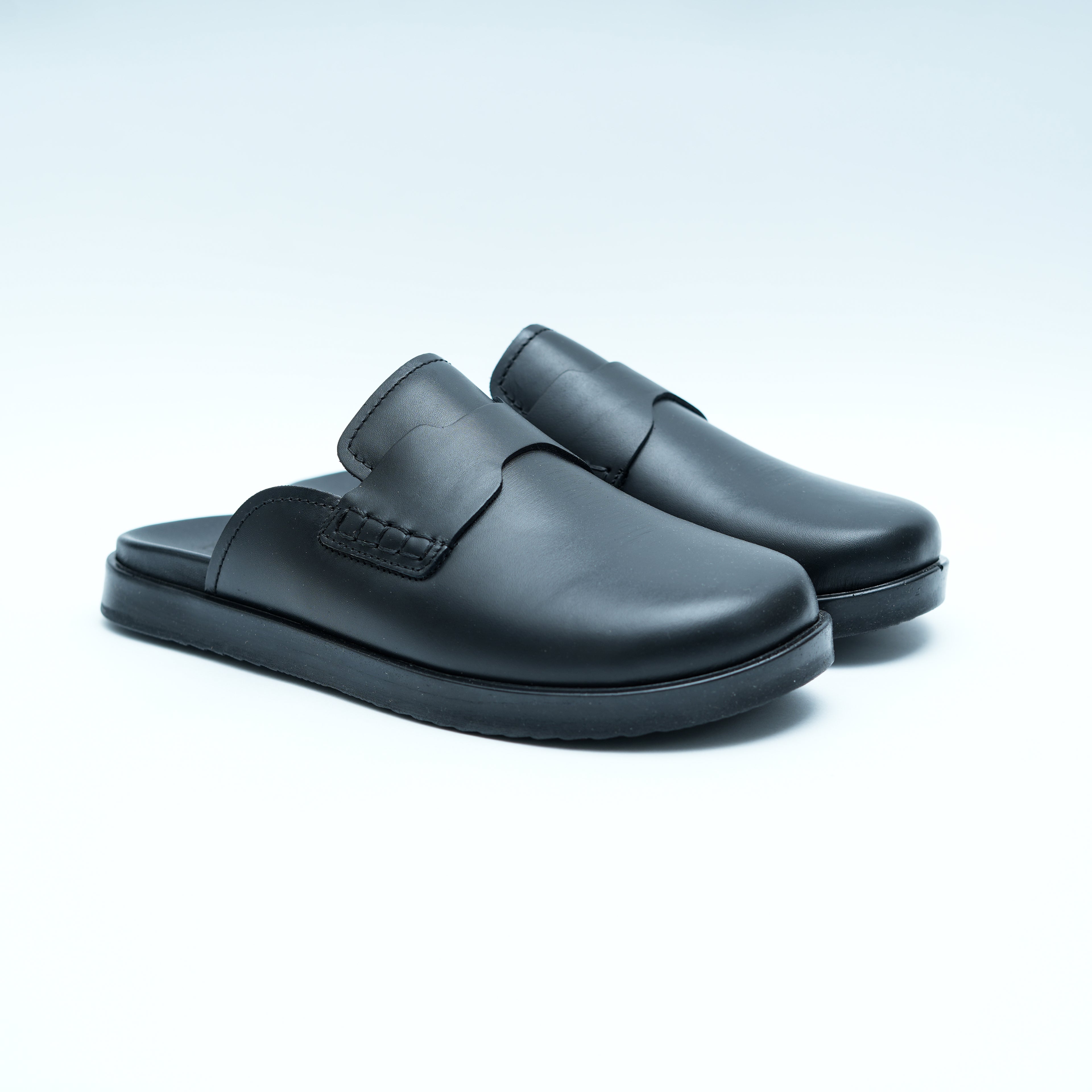 Sabot en Cuir Noir – Esprit Hermès (LC2)